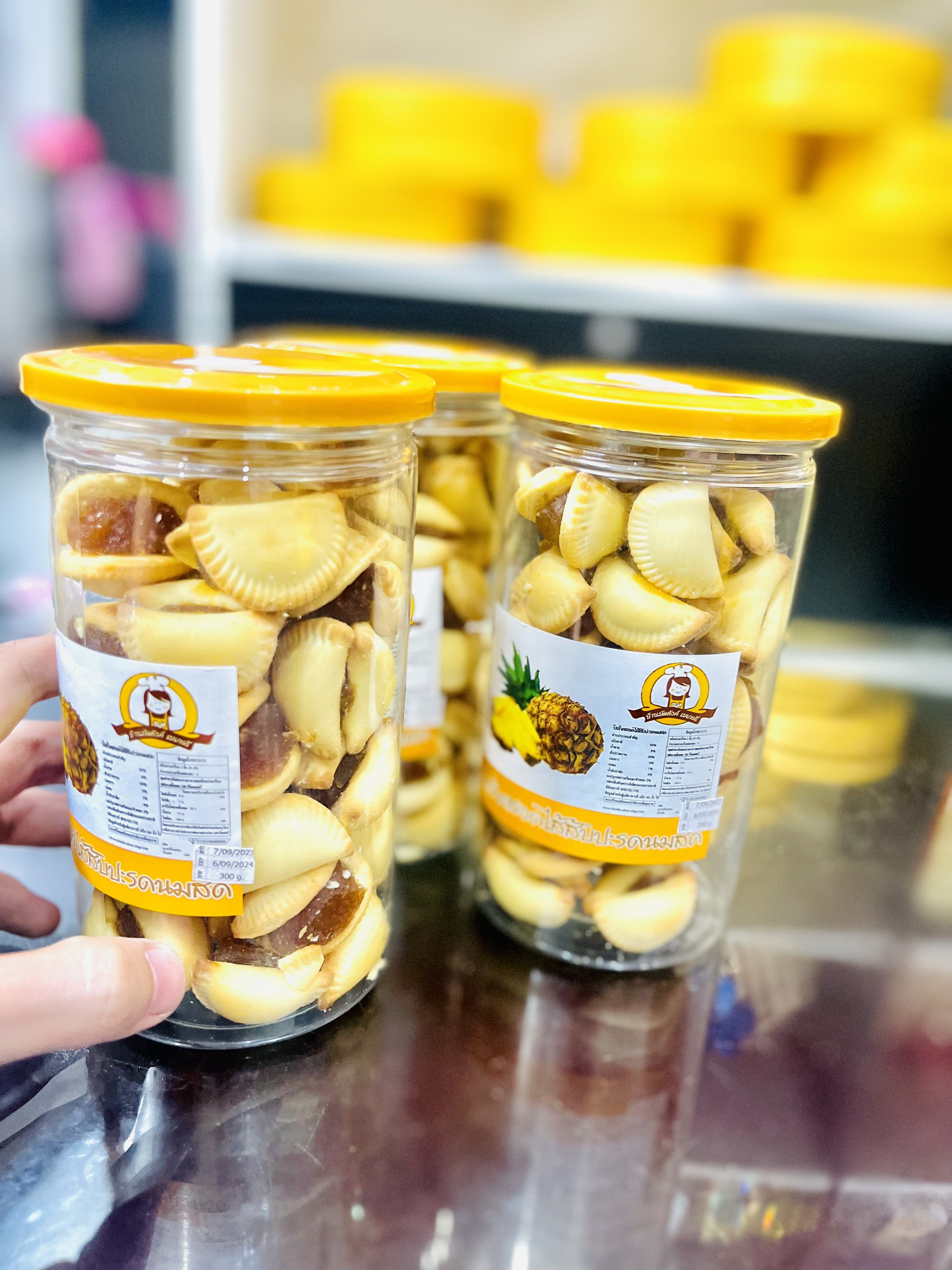 Bánh sò kẹp thơm thái lan chua ngọt