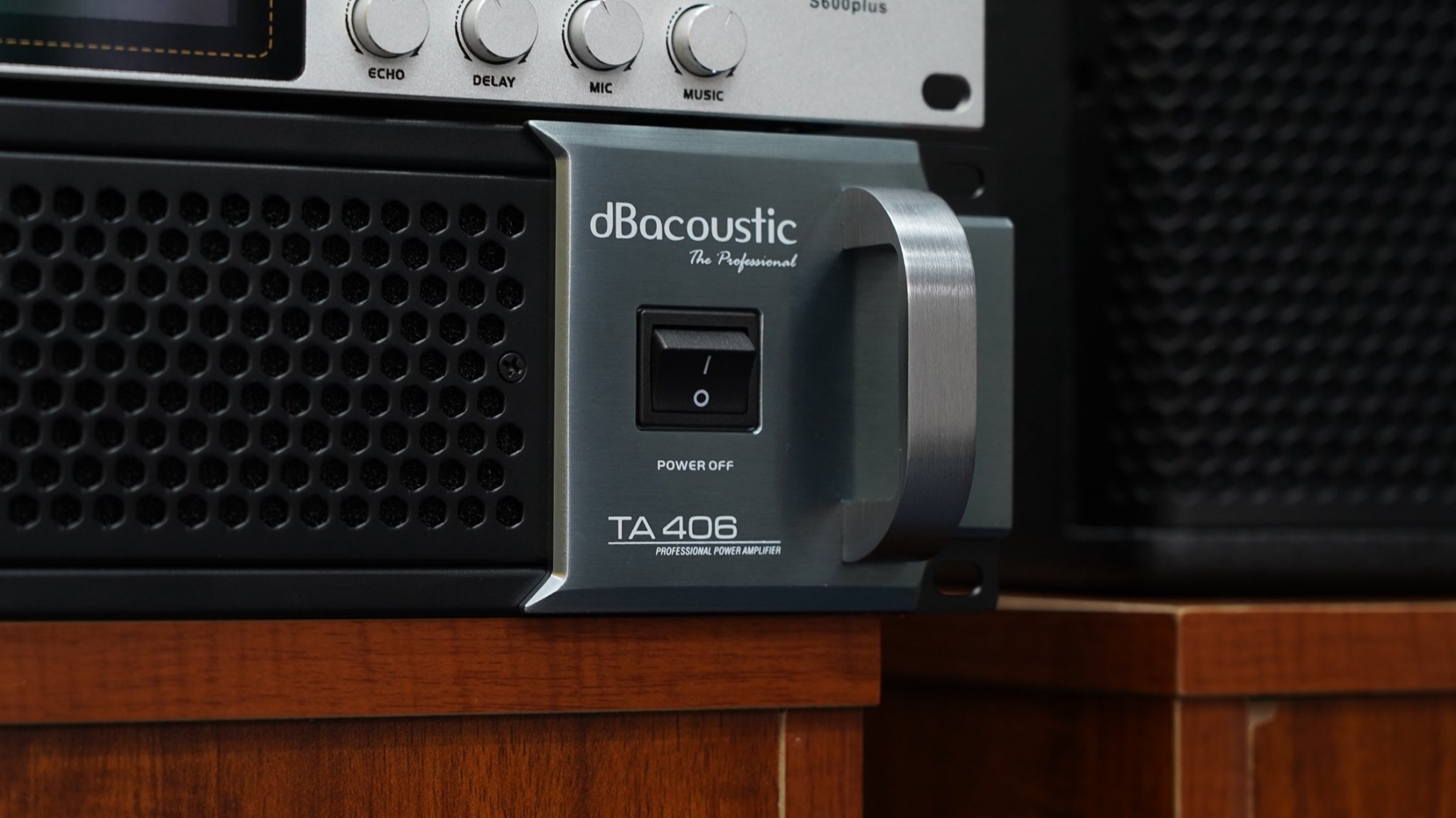 [Trả góp 0%]Cục đẩy công suất 4 kênh DBacoustic TA 406
