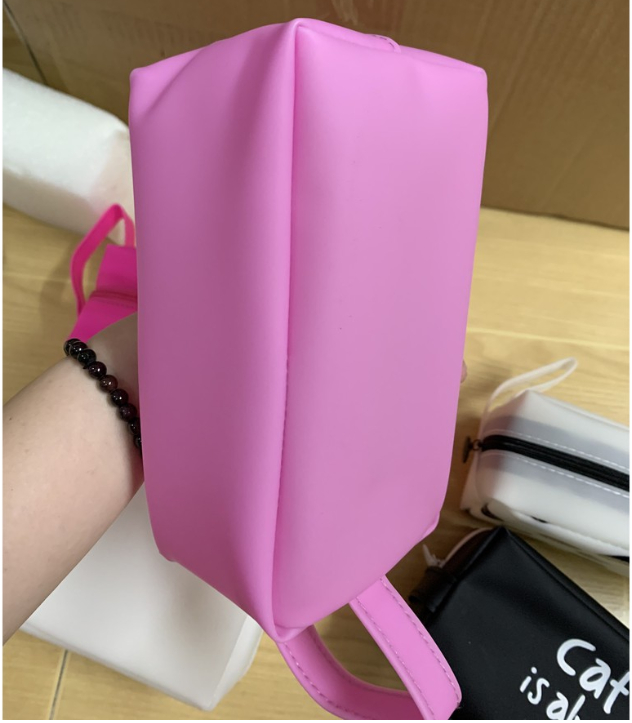 [HCM]BÓP VIẾT SILICON HELLO KITTY
