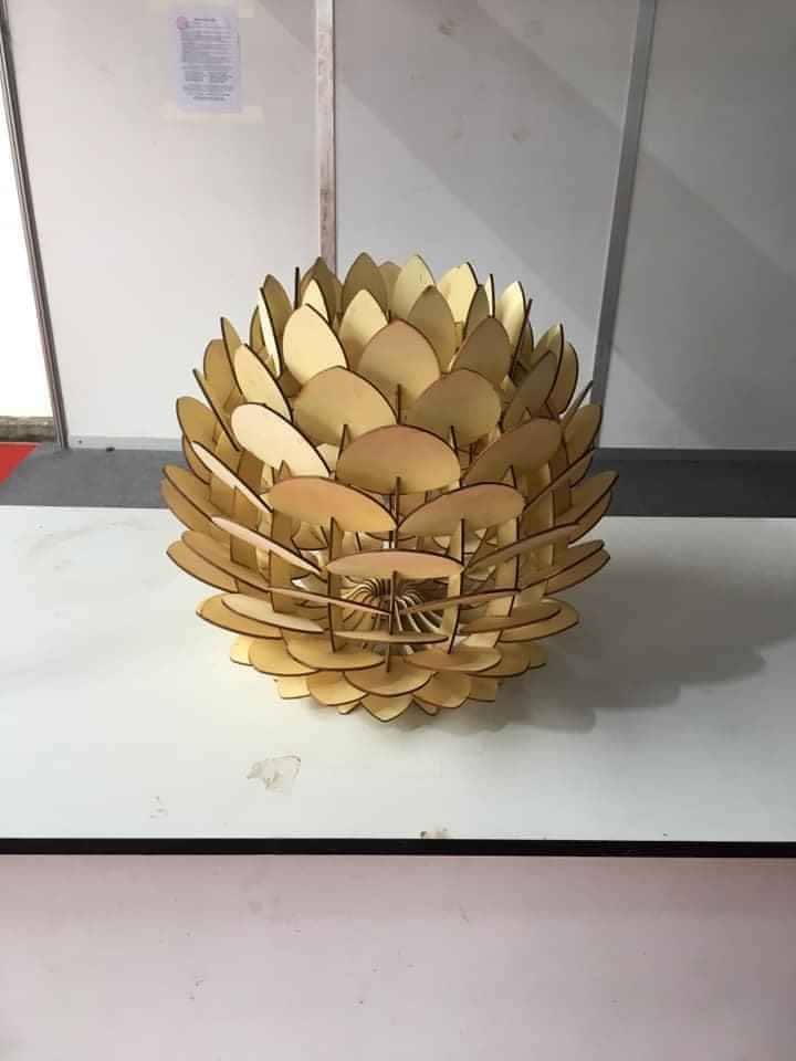 Đèn gỗ dáng boonghoa cúc vạn thọ