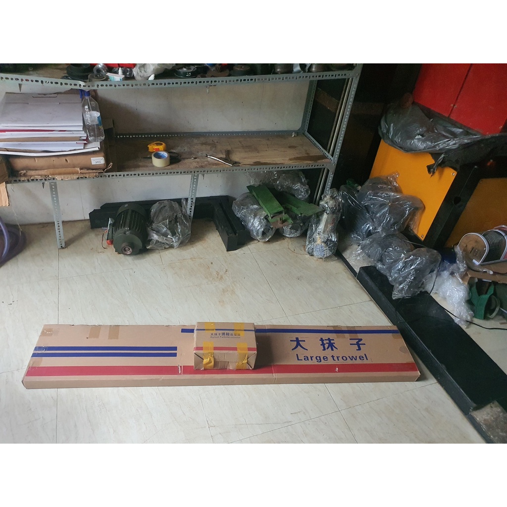 Thướt Gạt Bê Tông Cầm Tay