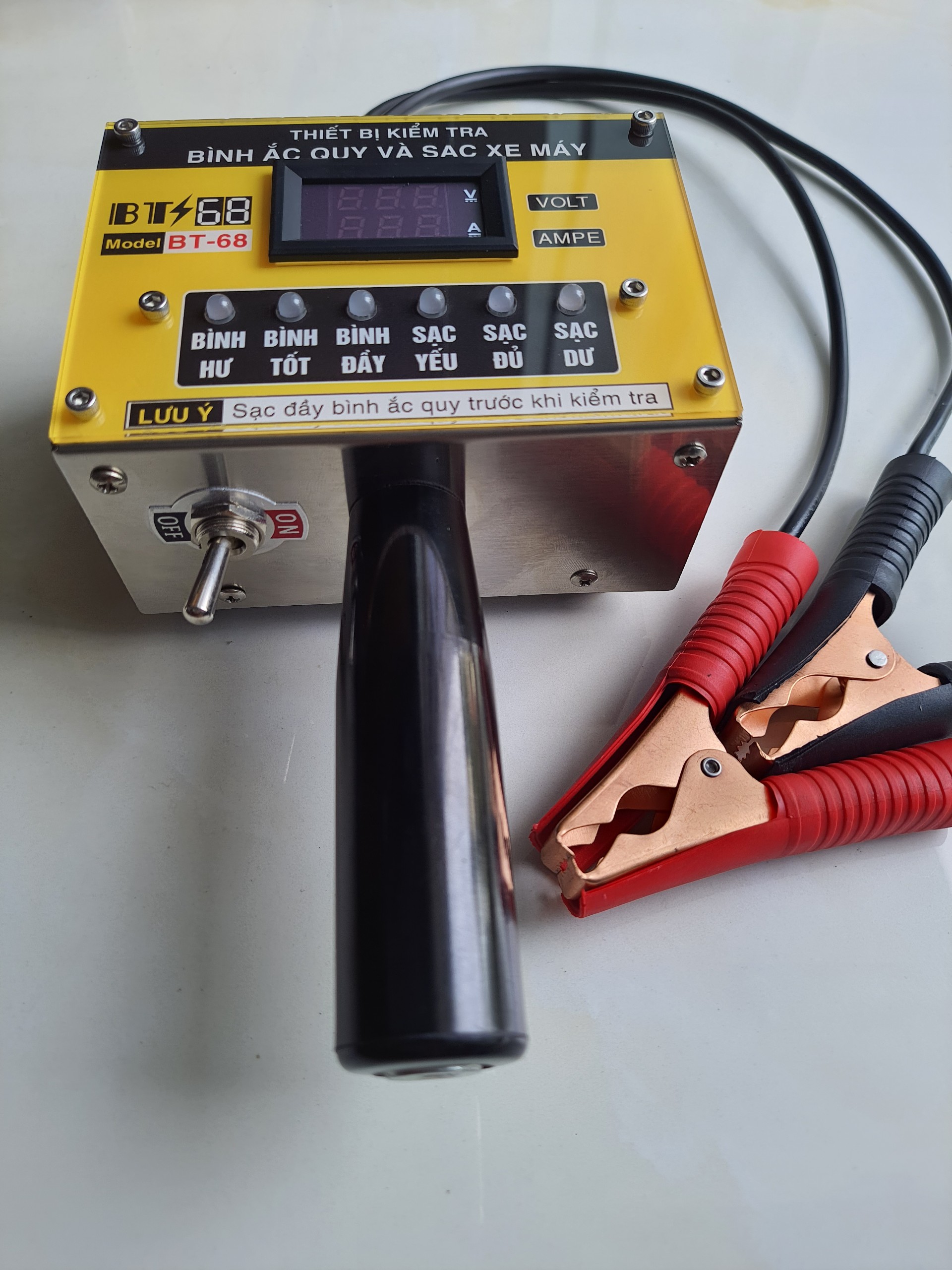 Thiết bị kiểm tra bình ẮC QUY và SẠC xe máy BT68