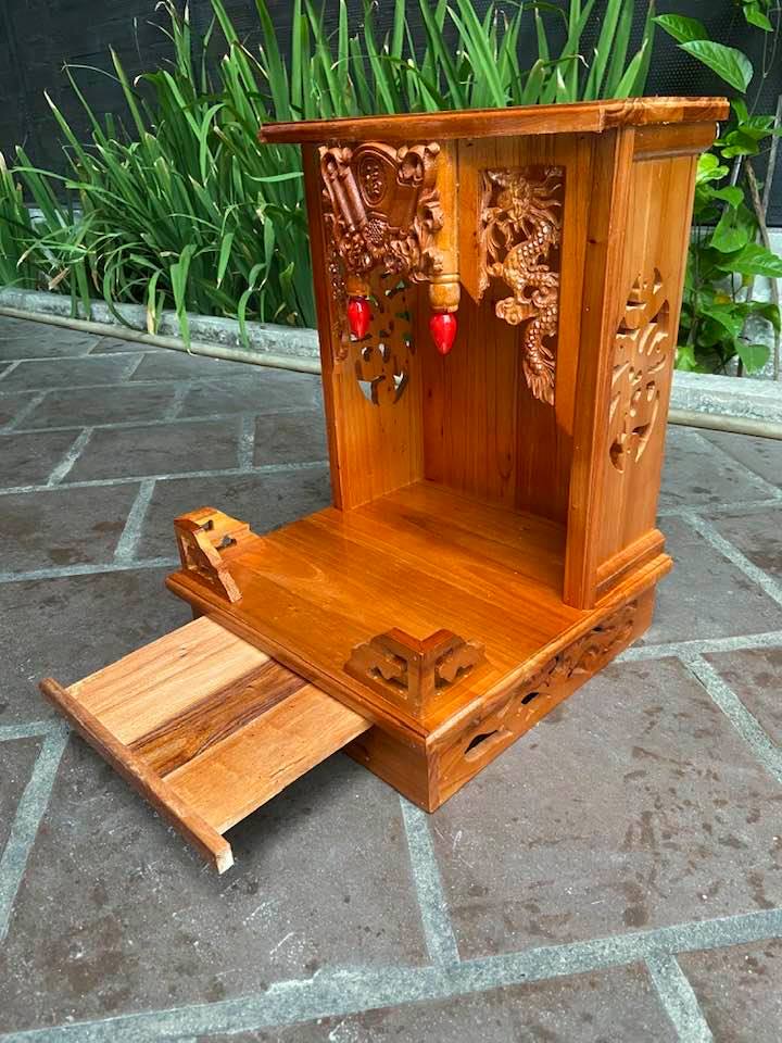 Bàn thờ thần tài gỗ xoan