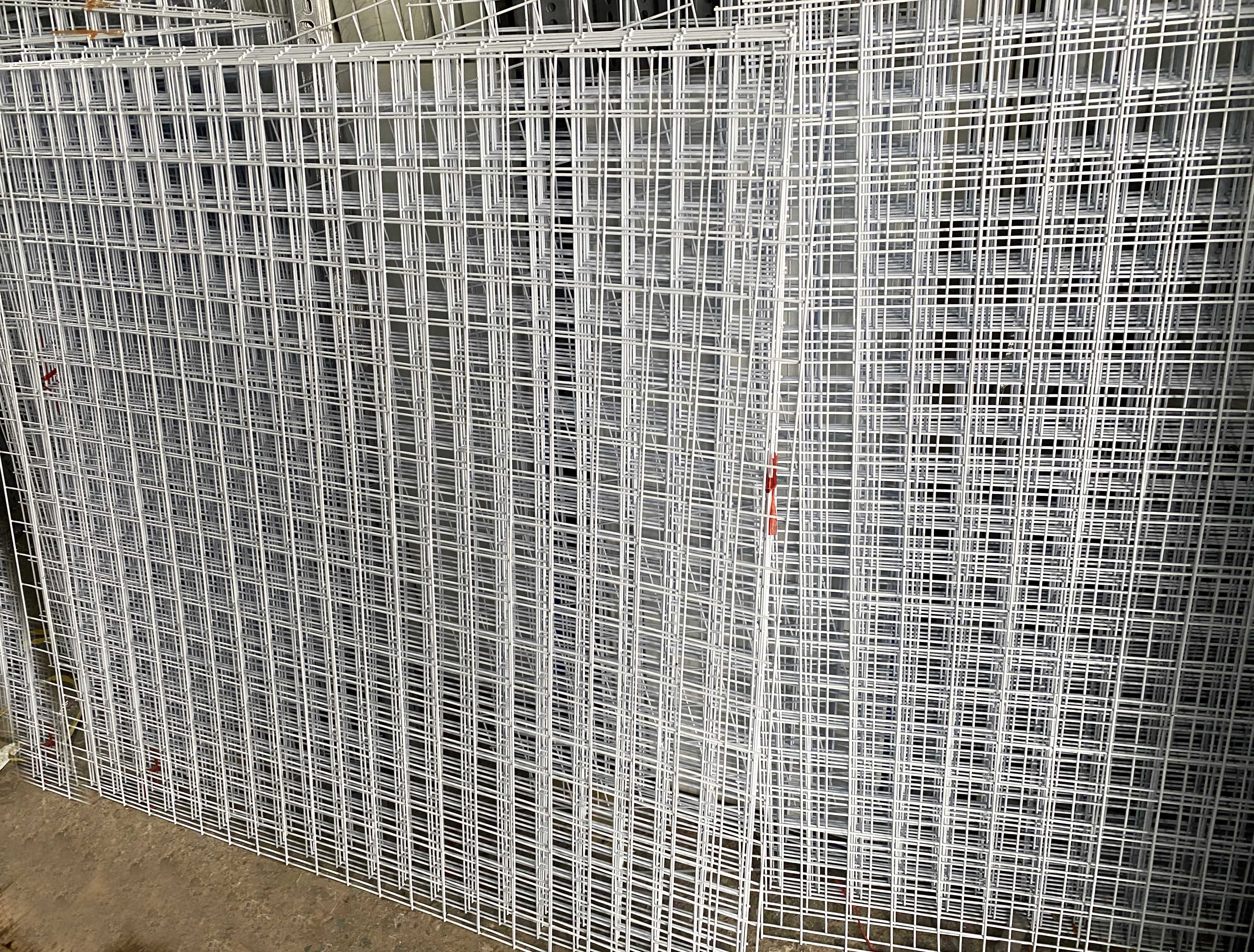 Lưới sắt 1m x 1m treo đồ phụ kiện sơn tĩnh điện - Màu Trắng