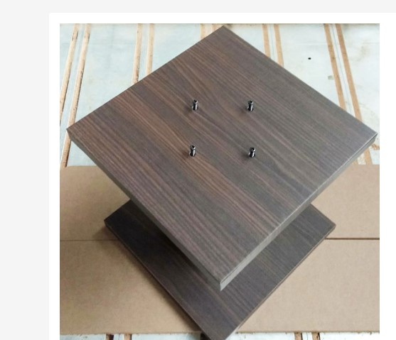 Một chiếc kệ loa, giá loa cao 35 - 40cm