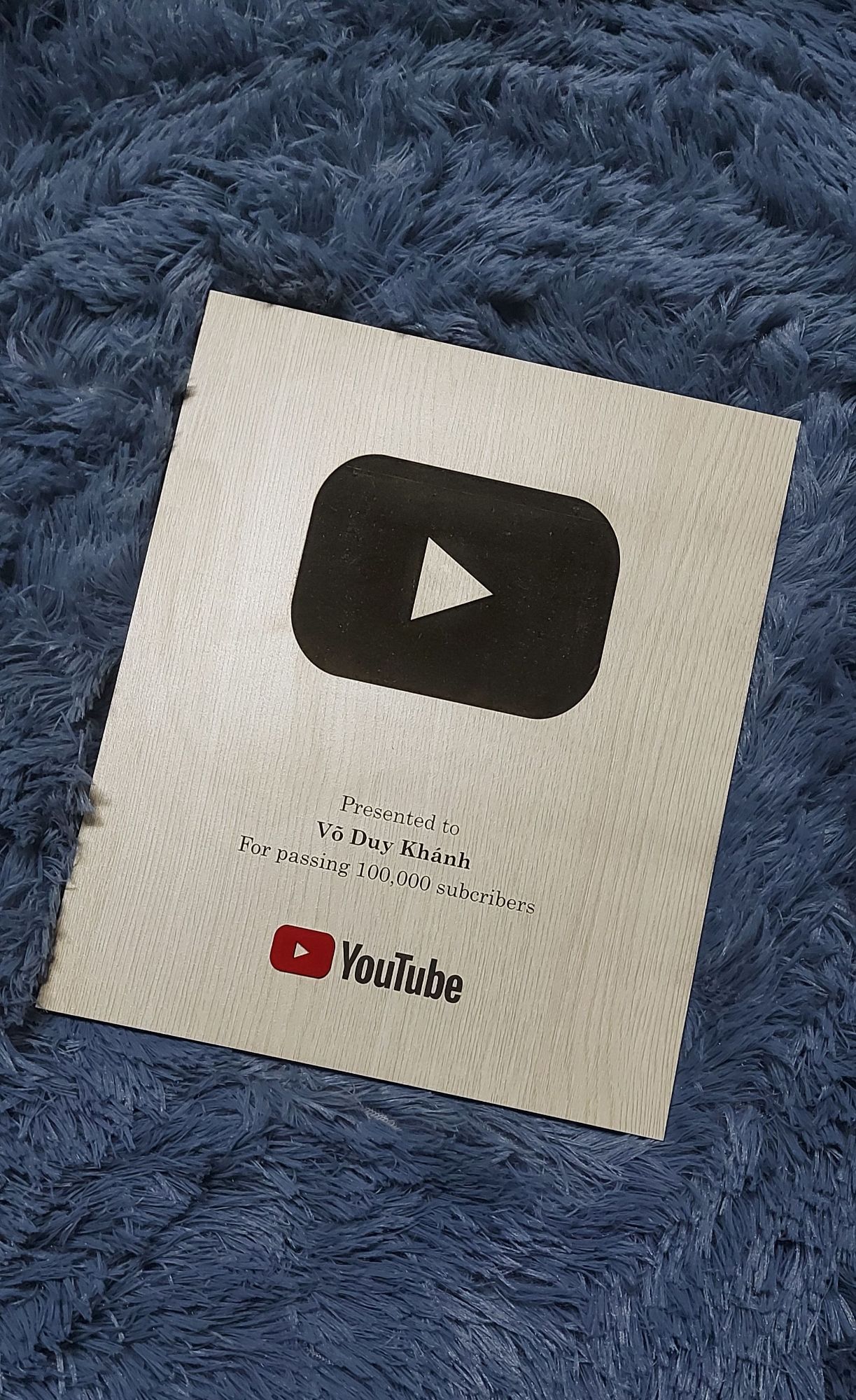 Nút bạc Youtube gỗ