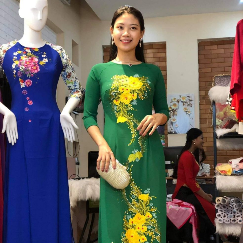 Sale áo dài lụa cphong hoa nổi 9d cực dẹp chỉ 260 k 1 áo may sẵn, có sẵn