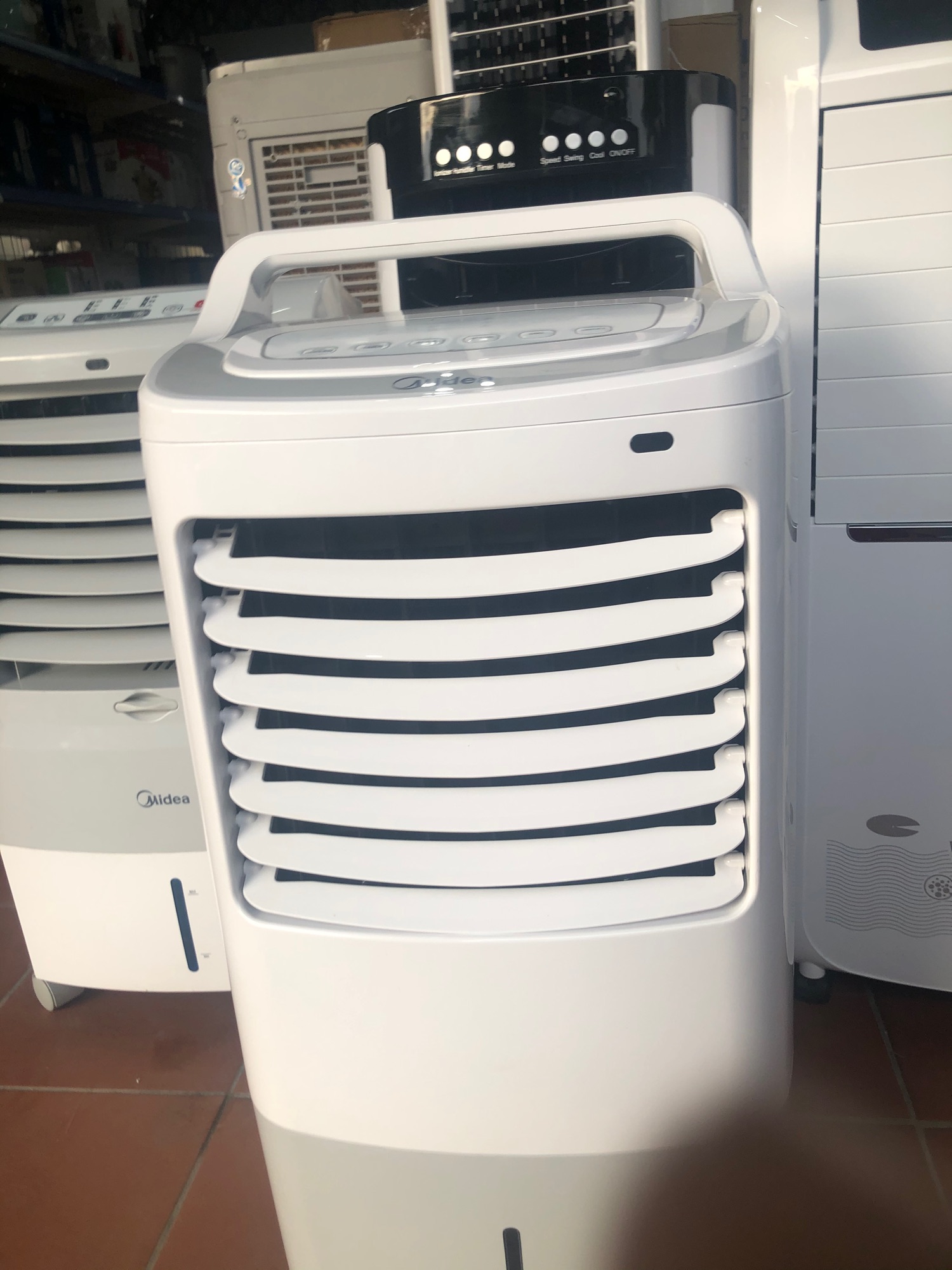 Quạt điều hoà Midea AC120-16AR