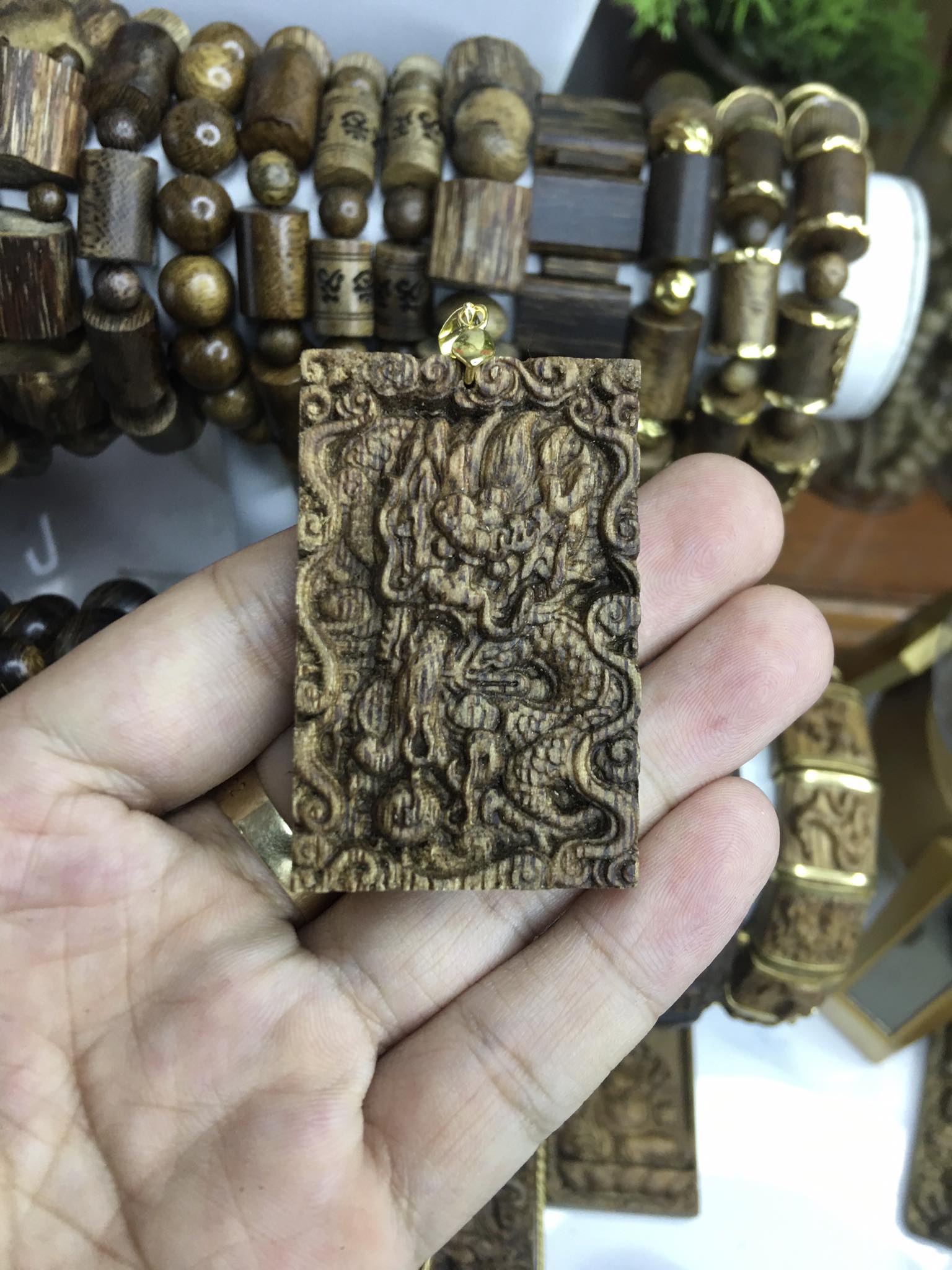 Dây chuyền Mặt rồng trầm tốc tự nhiên