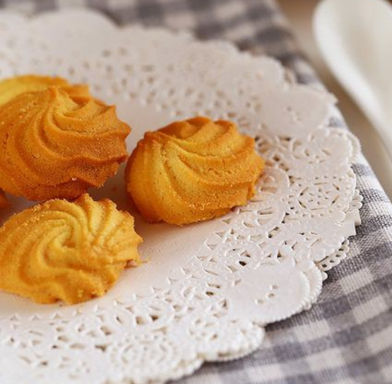 Giấy ren lót bánh hoa văn màu trắng (3 size)