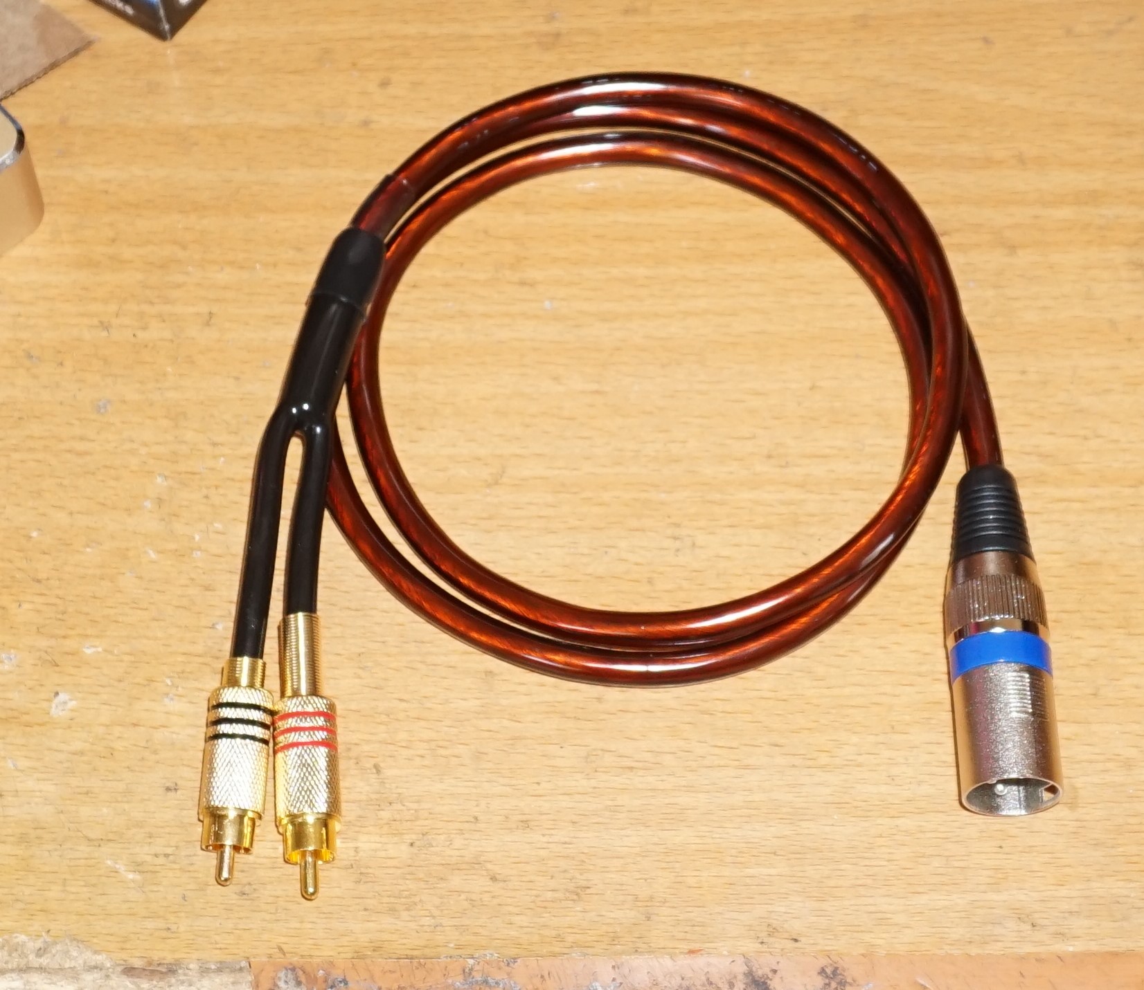 1 Sợi canon đực ra 2 av dài 0.5m