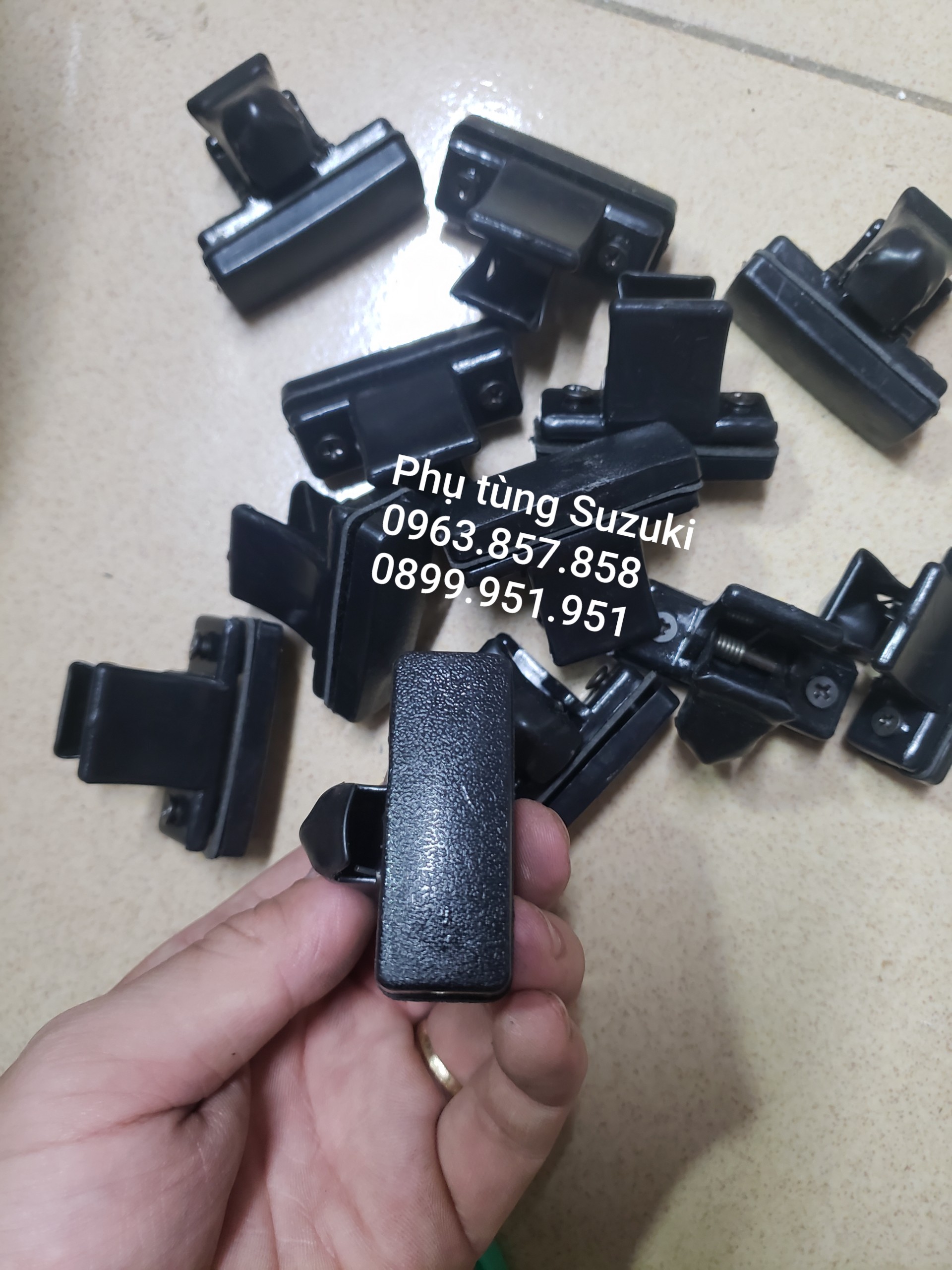 Khóa kính cửa lùa SUZUKI 7 chỗ ( Van)