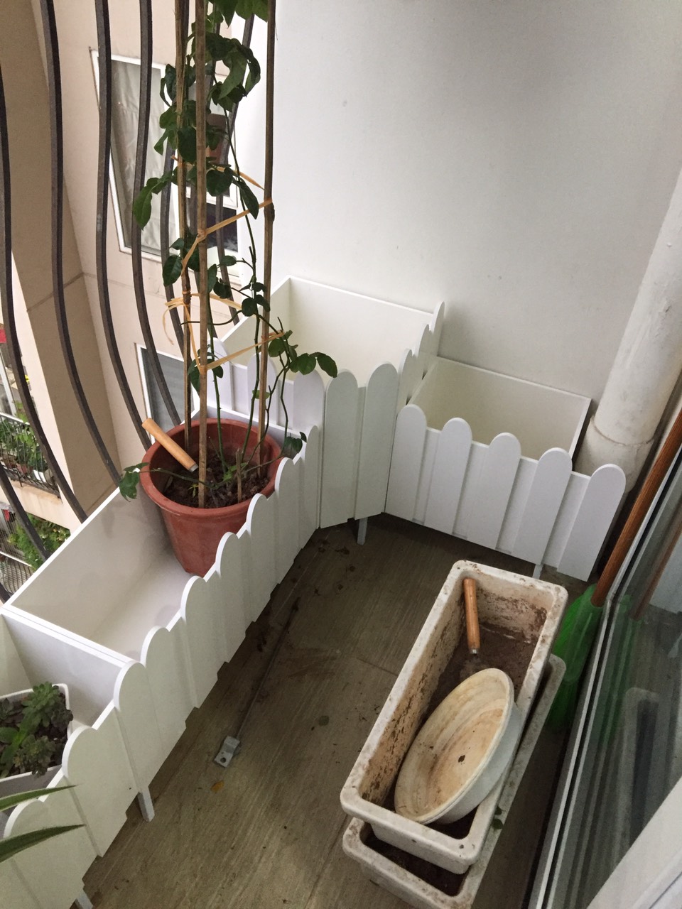 chậu hàng rào trồng cây composite (50x20x20+5)