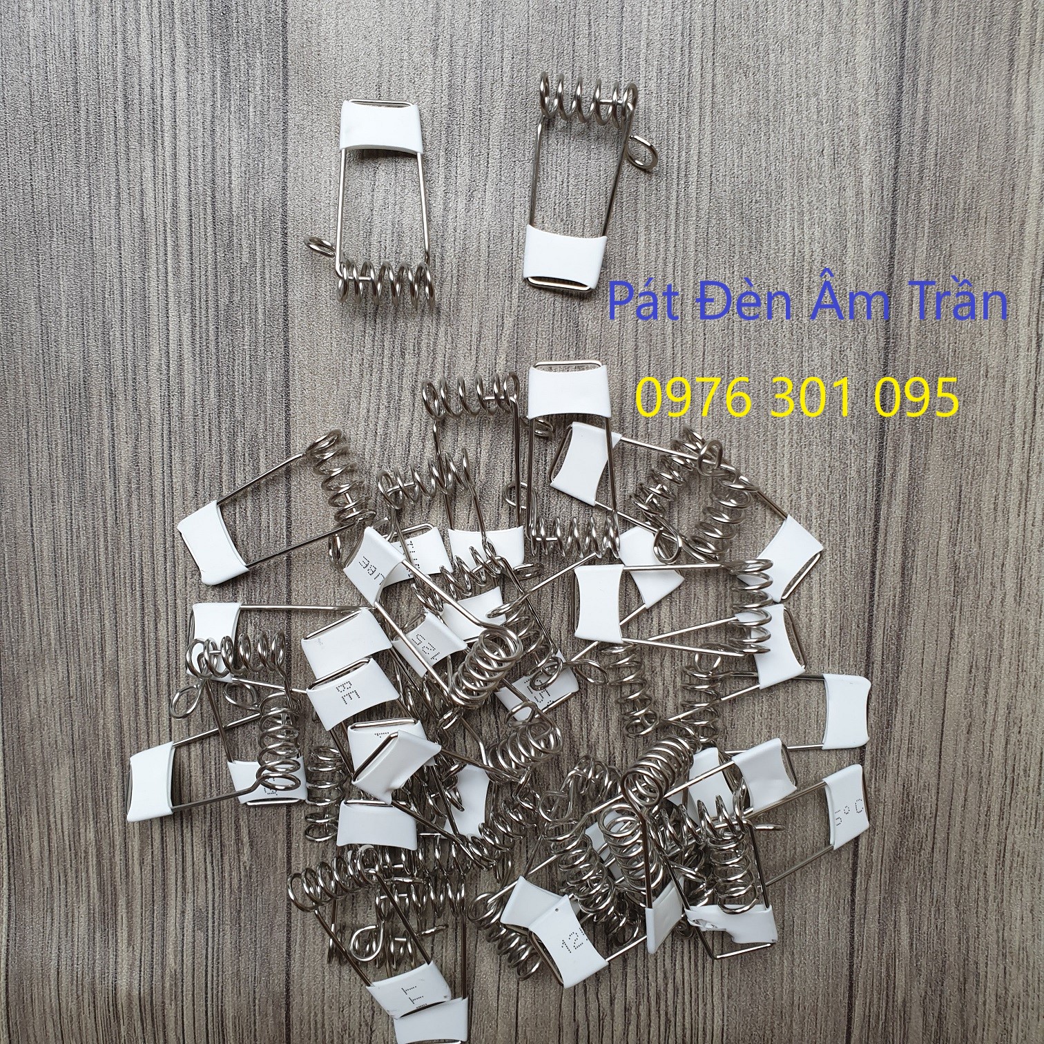 Pát đèn âm trần