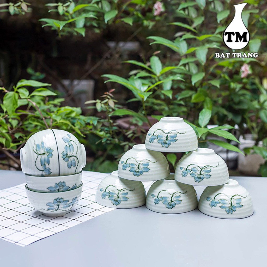 Cùng thưởng thức một bữa cơm đầy đủ với những chiếc bát chén truyền thống. Trong từng giai đoạn lịch sử, bát chén đã từng chiếm một vị trí rất quan trọng trong văn hóa và nghệ thuật Việt Nam.