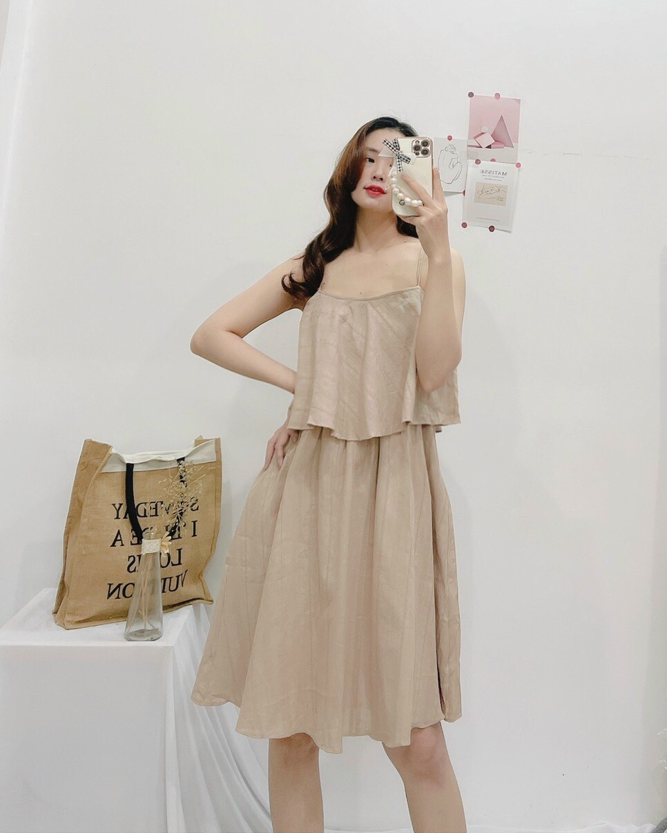 Đầm kate 2 dây tầng màu nude