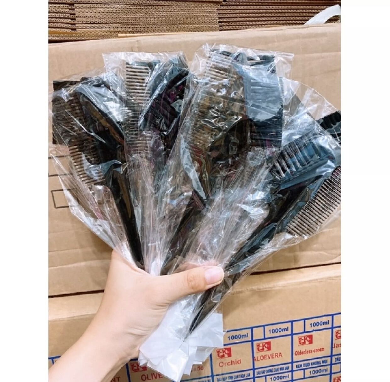 [LƯỢC RẺ ]Lược chải hoá chất 2 đầu giá rẻ