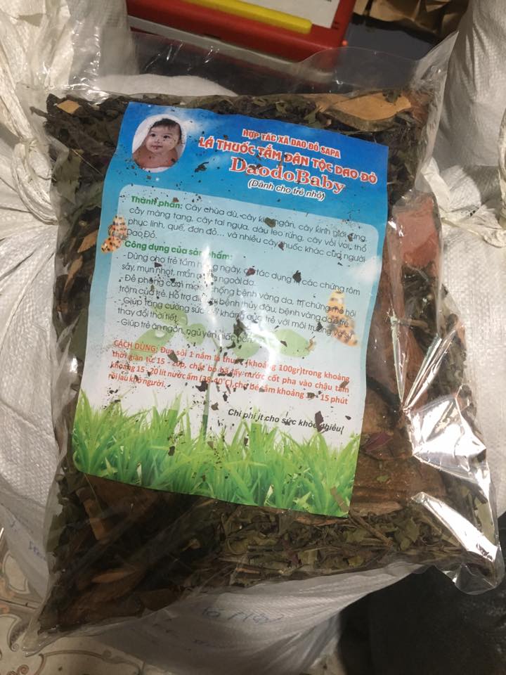 NƯỚC TẮM DAO ĐỎ DÀNH CHO EM BÉ