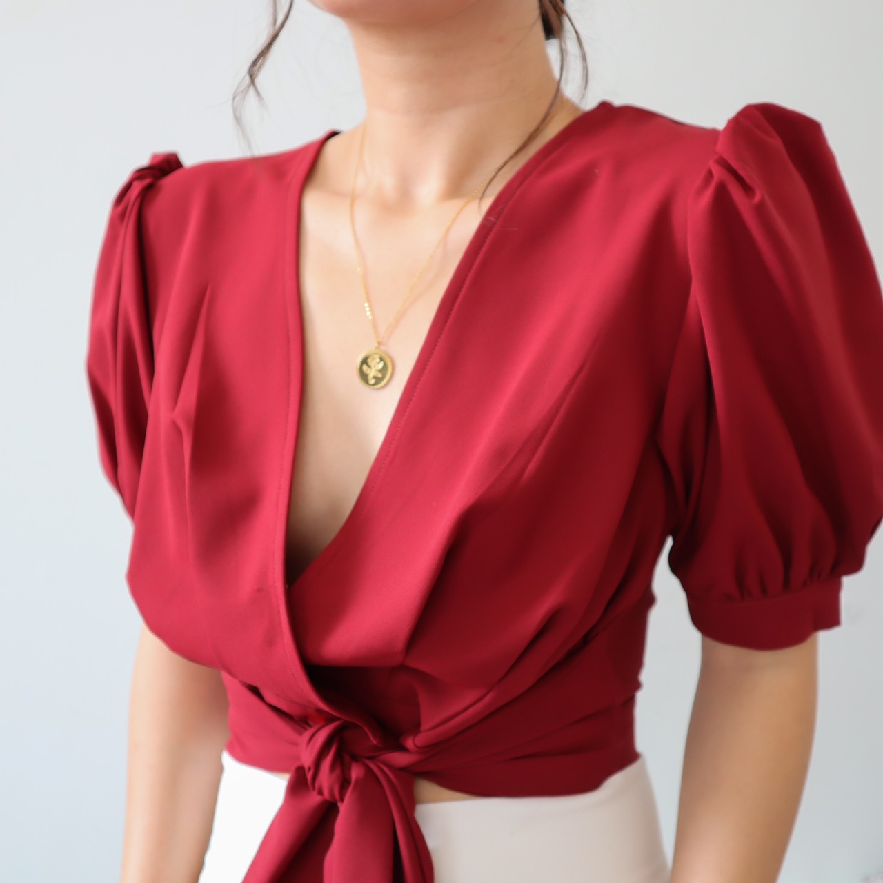Áo croptop tay phồng thắt nơ