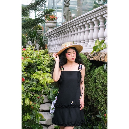 Double Moonshot - Đầm suông dây phối hoa