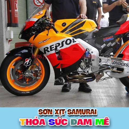 Chai sơn màu đỏ nổi bật 23