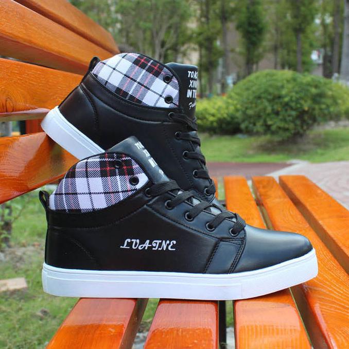 Giày Sneaker LMA Cổ Cao Màu Đen