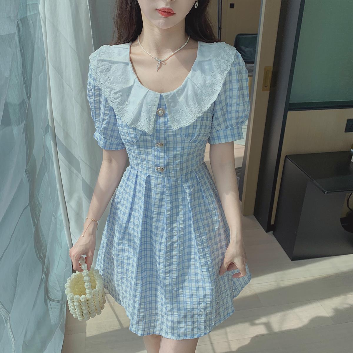 Đầm caro cổ búp bê xinh xắn