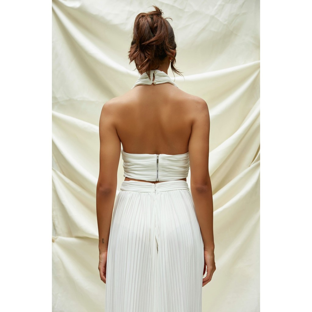 Mẫu Áo Xẻ Ngực Cổ Điển Leah Daphale
