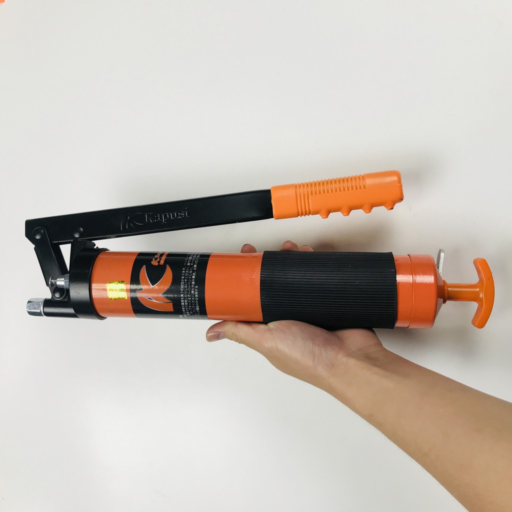 Súng bơm mỡ cầm tay kapusi nhật bản 400cc - 600cc, ống thép chịu được áp suất cao, bh 12 tháng crv