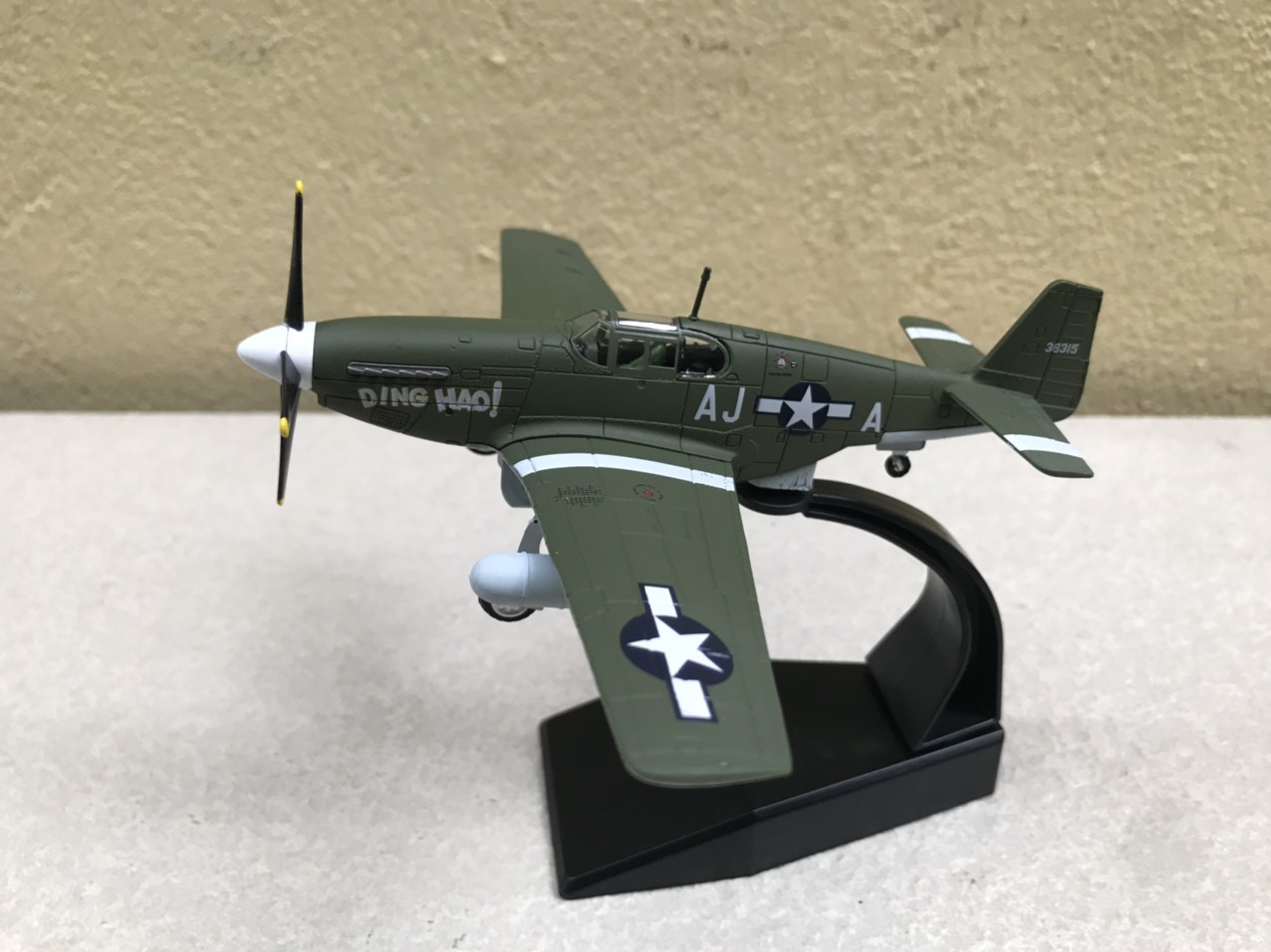 Mô hình Máy bay Tiêm kích P-51B Mustang 1:72