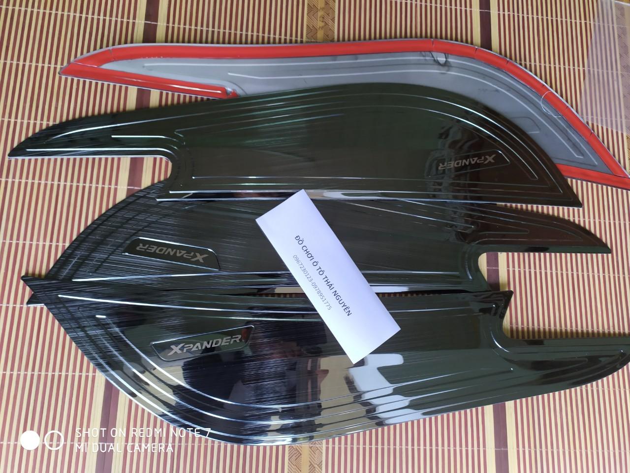 ốp tapli cửa xe xpander titan