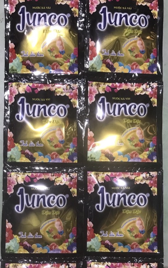 Nước xả quần áo Junco dây 10 gói các màu.