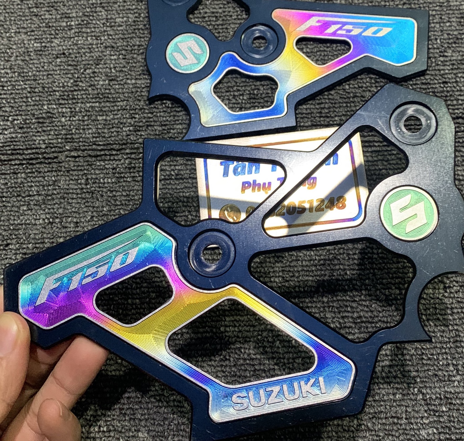Che Pen, Nẹp sườn TITAN Raider FI, Satria Màu đen