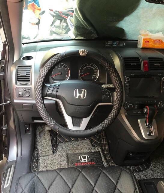 Steering Wheel Cover with High-Quality Leather Crown Logo Embellished with Stones