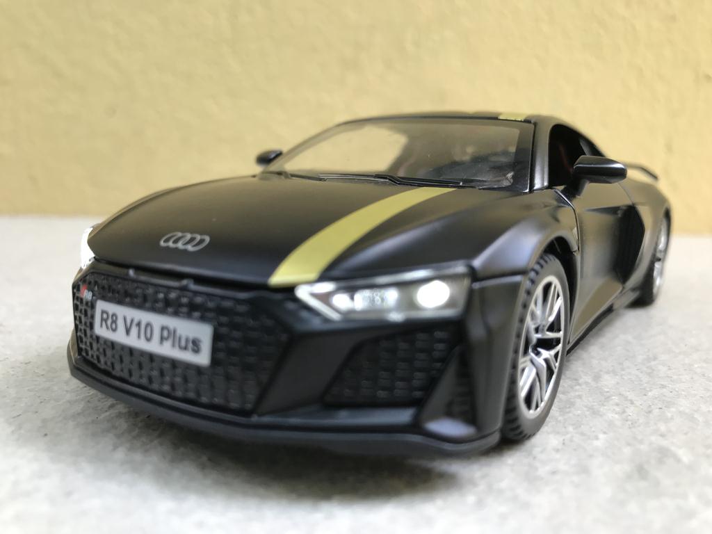 Mô hình xe ô tô Audi R8 V10 Plus 1:32