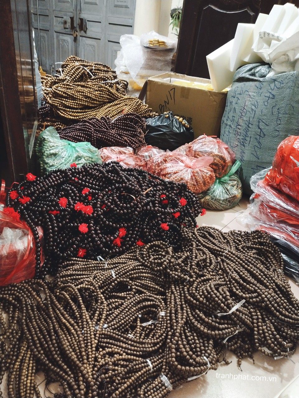 tràng 108 hạt gỗ mân tự nhiên (mun đuôi công) đẹp