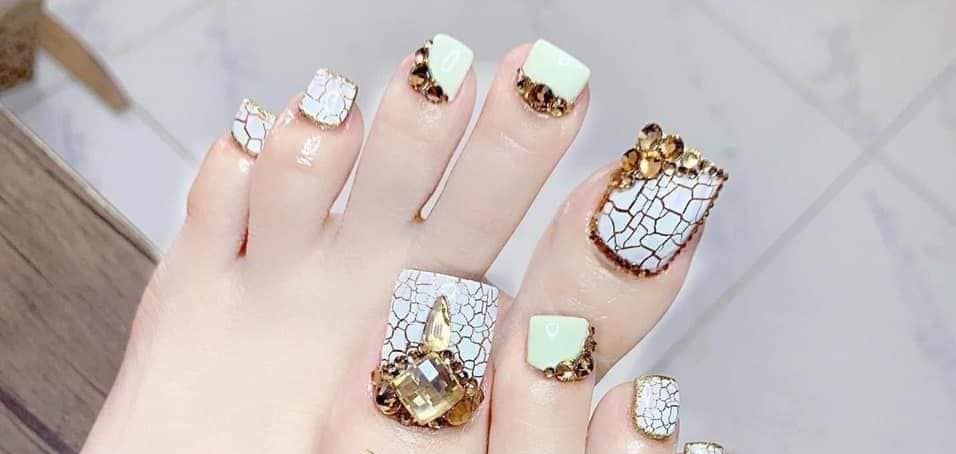 Sơn nứt đen , trắng làm nail