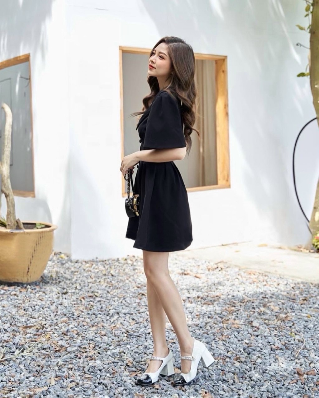 Đầm sm đen xếp li form ngắn