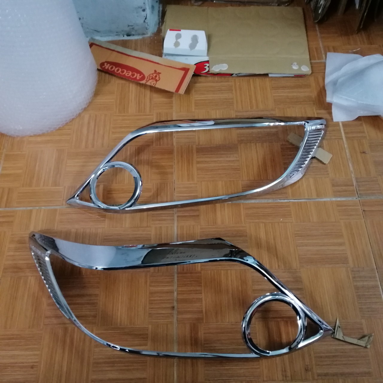 Bộ ốp trang trí viền đèn pha xe Toyota Fortuner 2012-2015