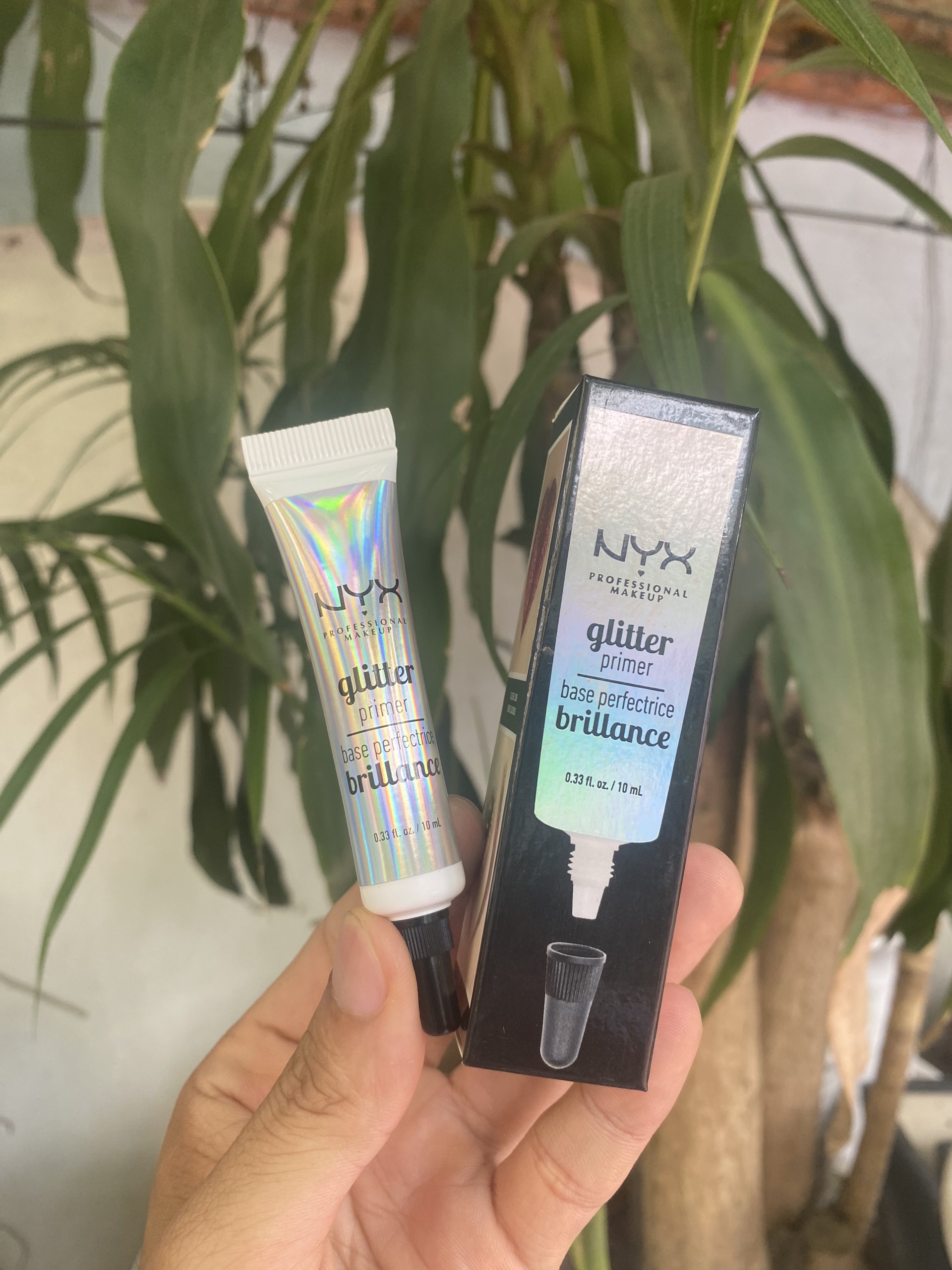 Kem lót nhũ mắt NYX Glitter Primer ( Giúp lớp nhũ bám vào da )