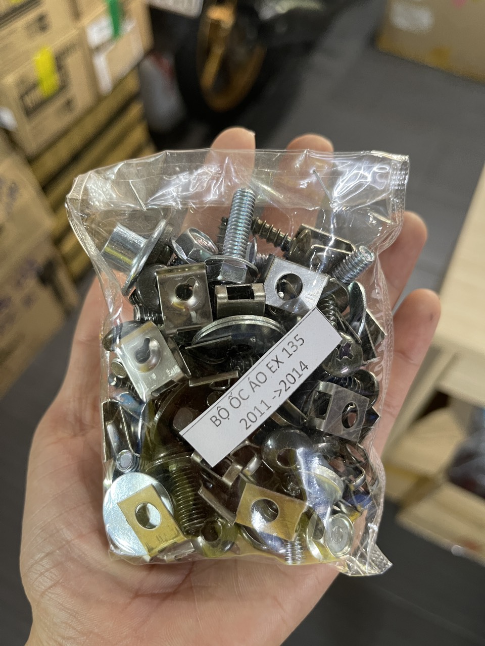 Bộ ốc áo ex 135 đủ bộ có bát kẹp