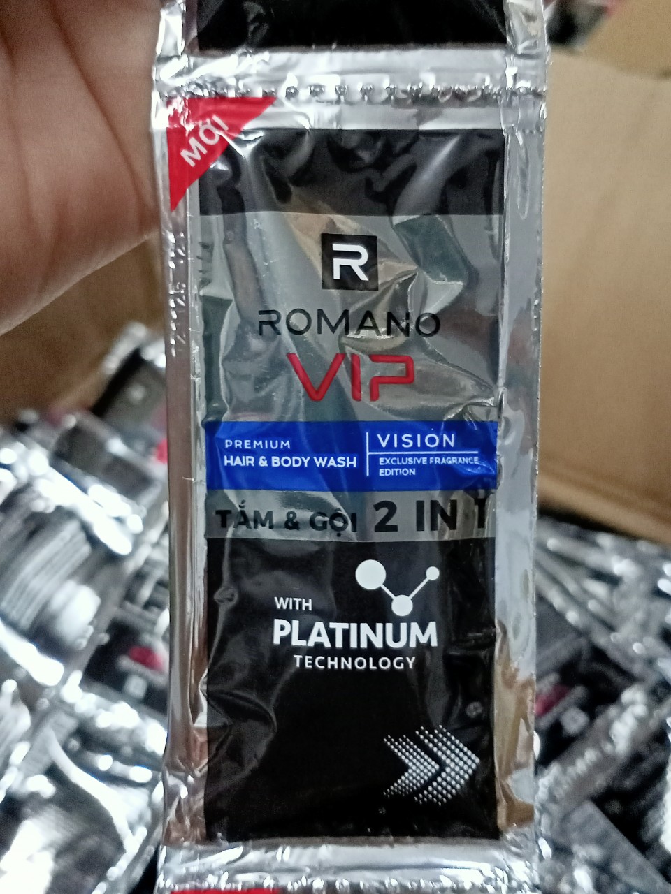 Set 50 gói dầu gội Romano 5g (Xanh lá  - Đỏ - XANH  -)