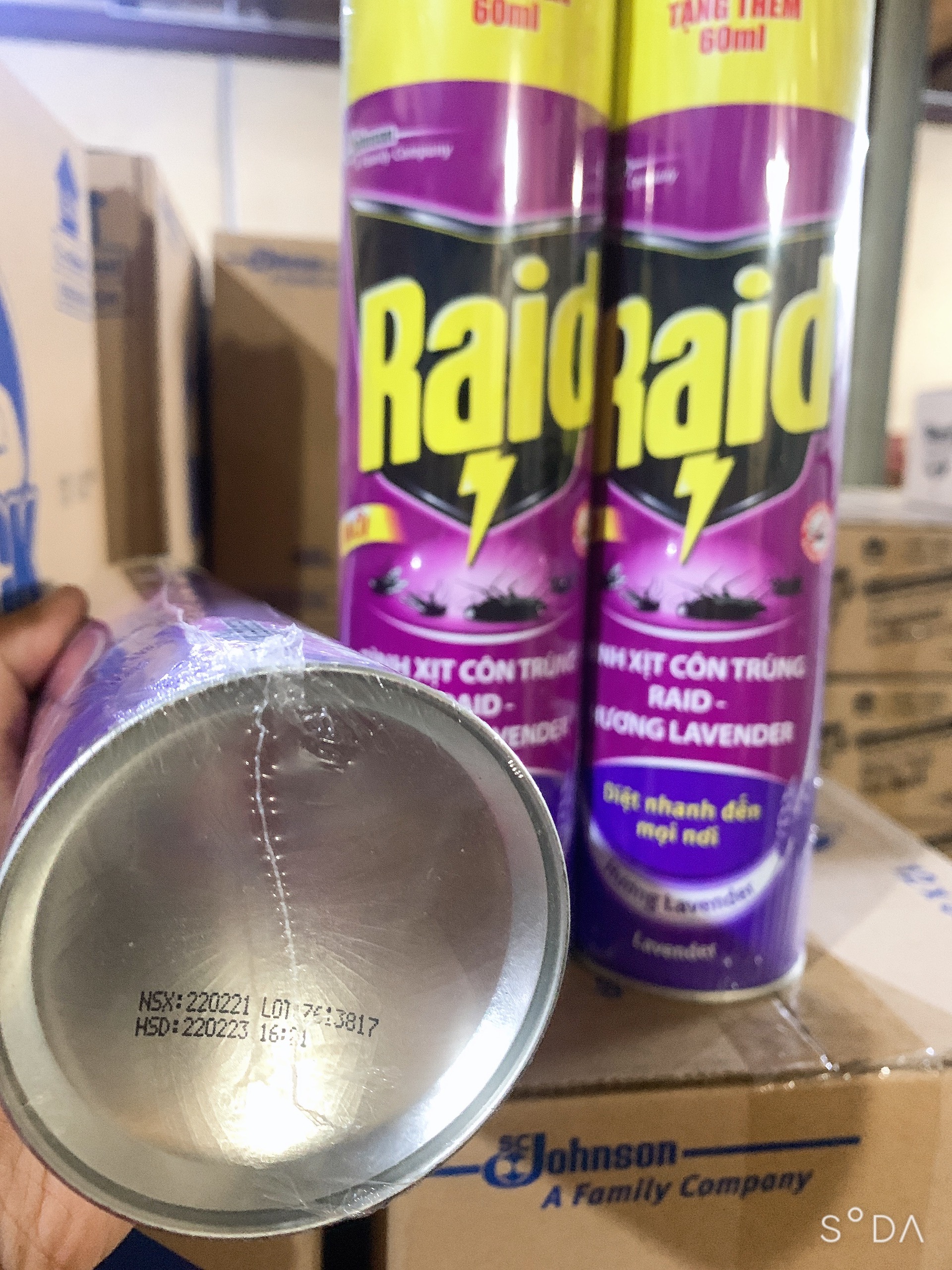 Bình xịt côn trùng Raid hương lavender 660ml