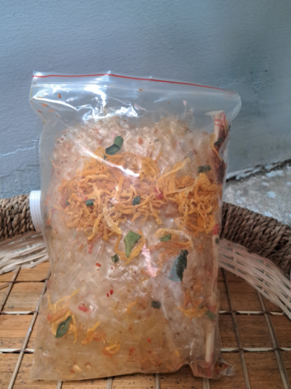 Bịch bánh tráng trộn khô gà sa tế cay