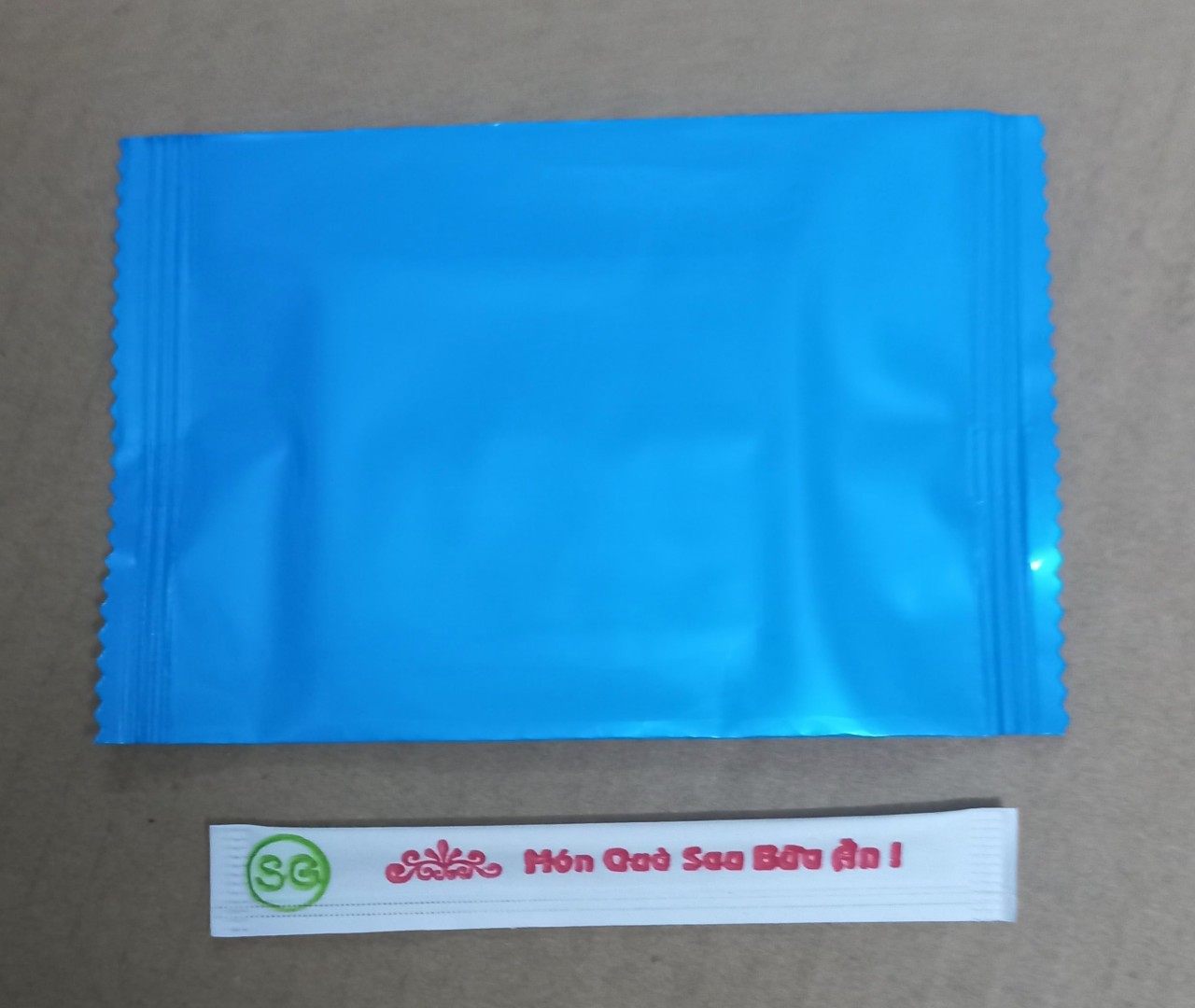 500 cái khăn lạnh mini + tăm tre