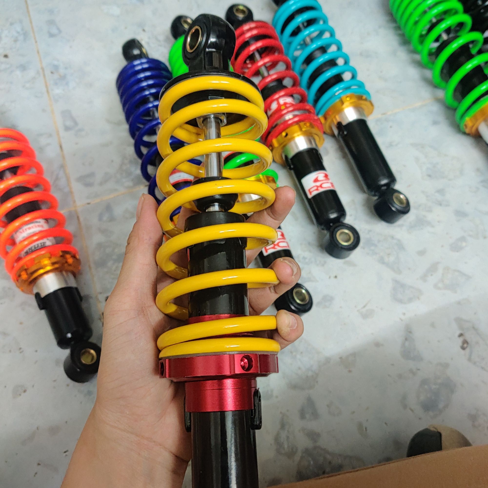 [HCM]phuộc rcb 1 lông đền có nhiều chiều dài  gắn wave sirius dream...