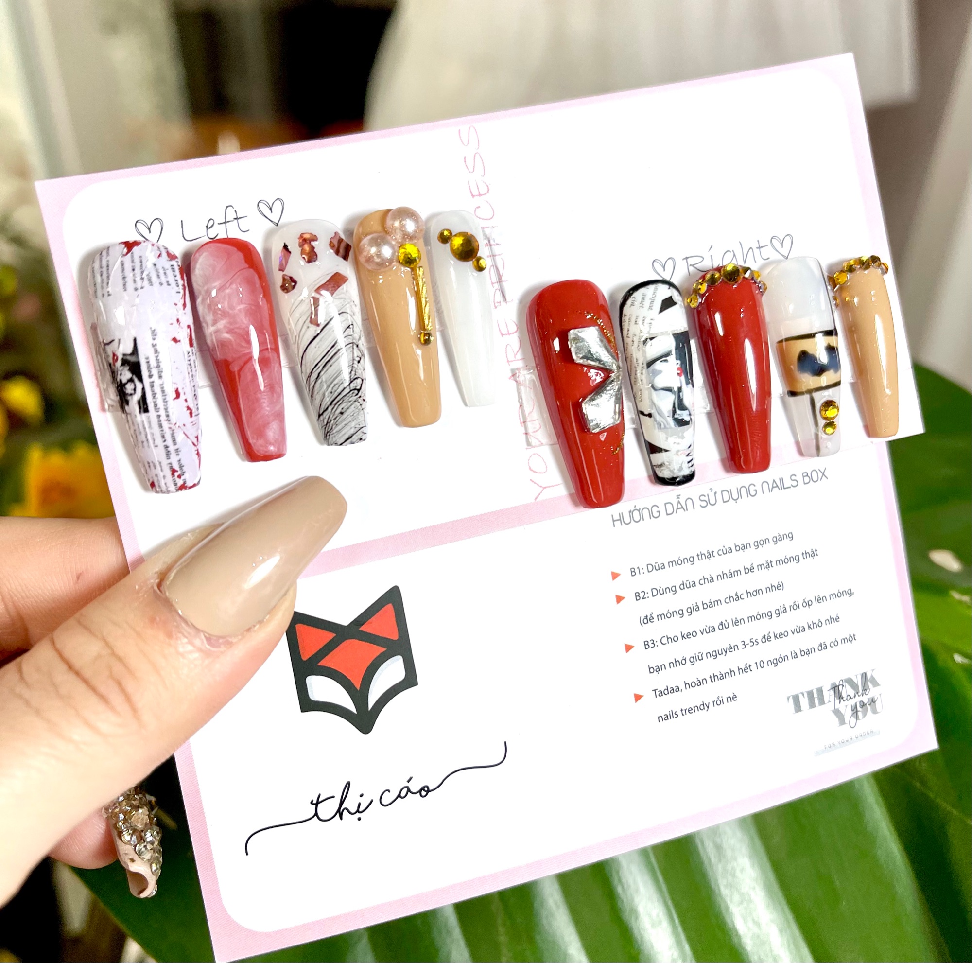 Móng úp giả thiết kế tone đỏ