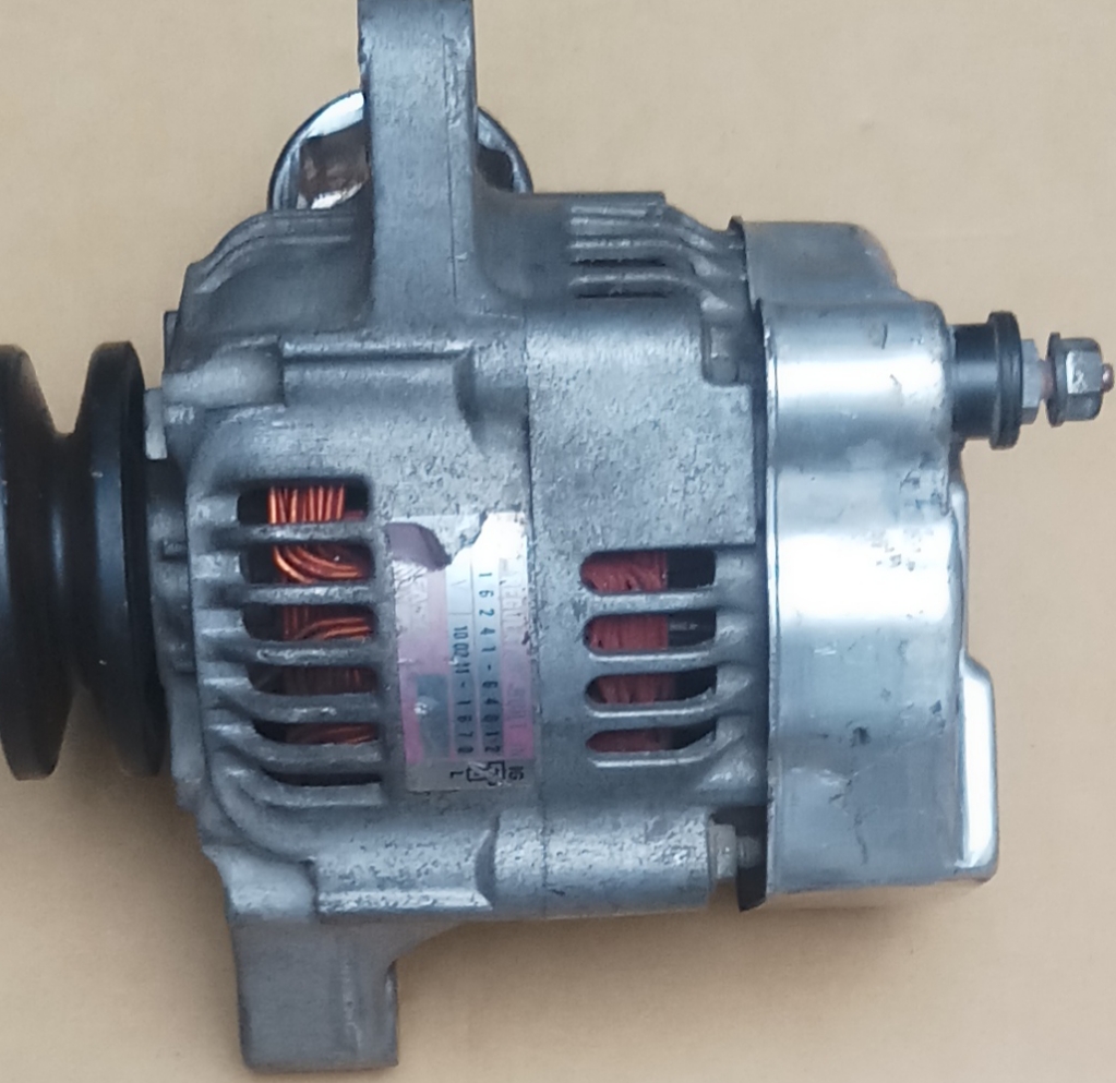 Máy phát   YANMAR    , XE NÂNG   . 12V