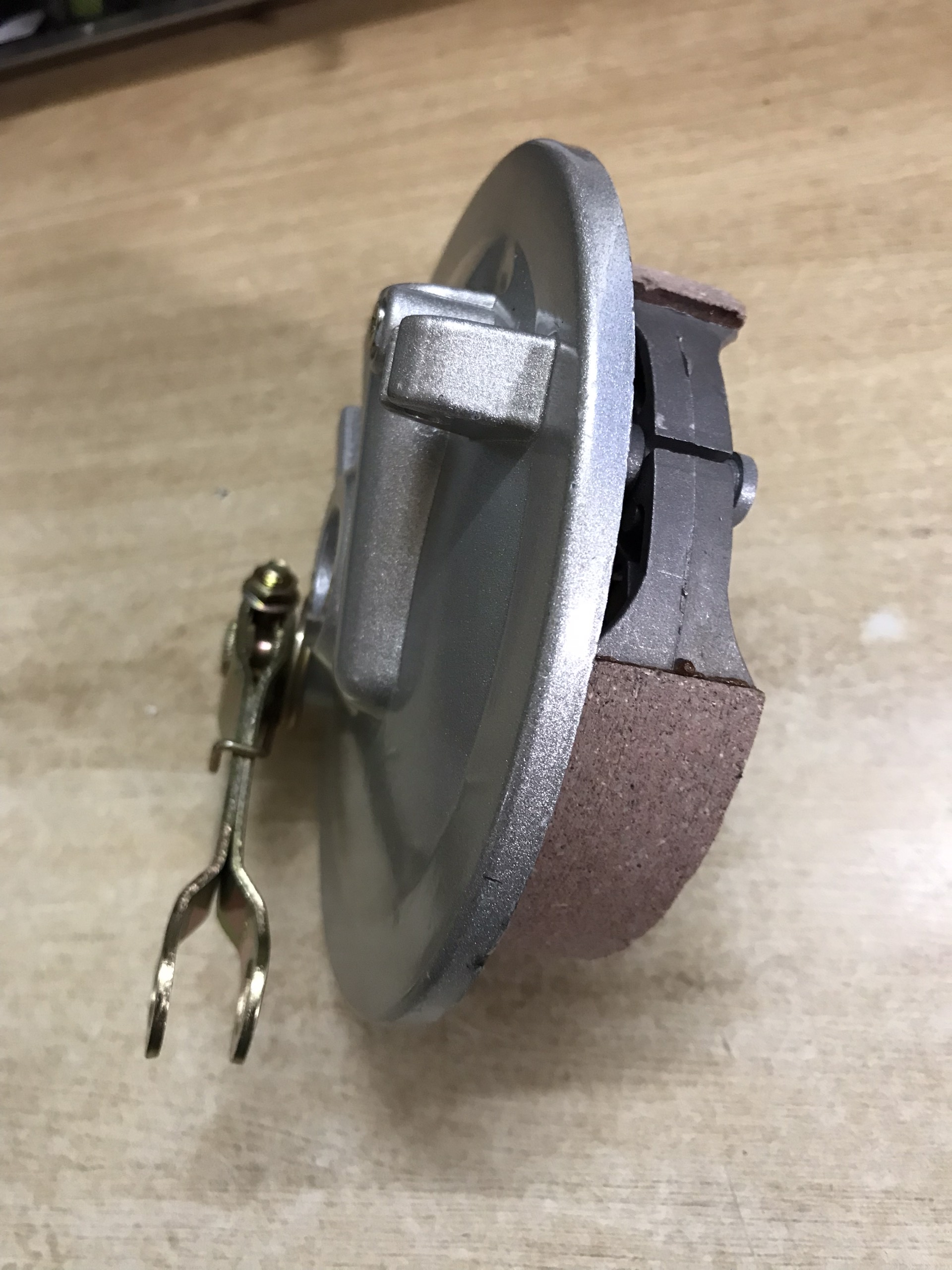 Má đùm trước xe ba gác