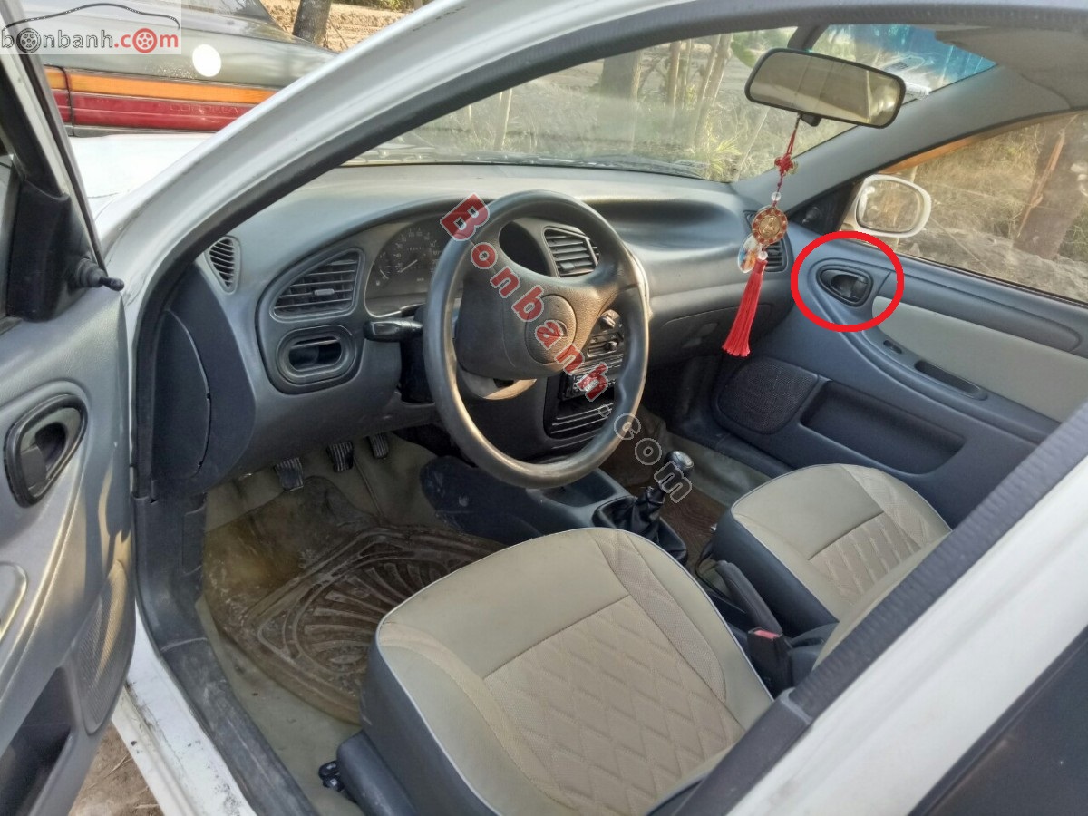 Tay mở cửa trong Daewoo Lanos